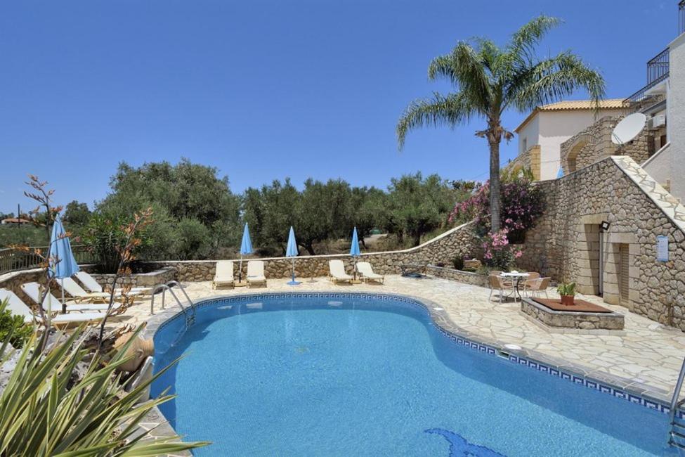 Markos 4 * Stoupa